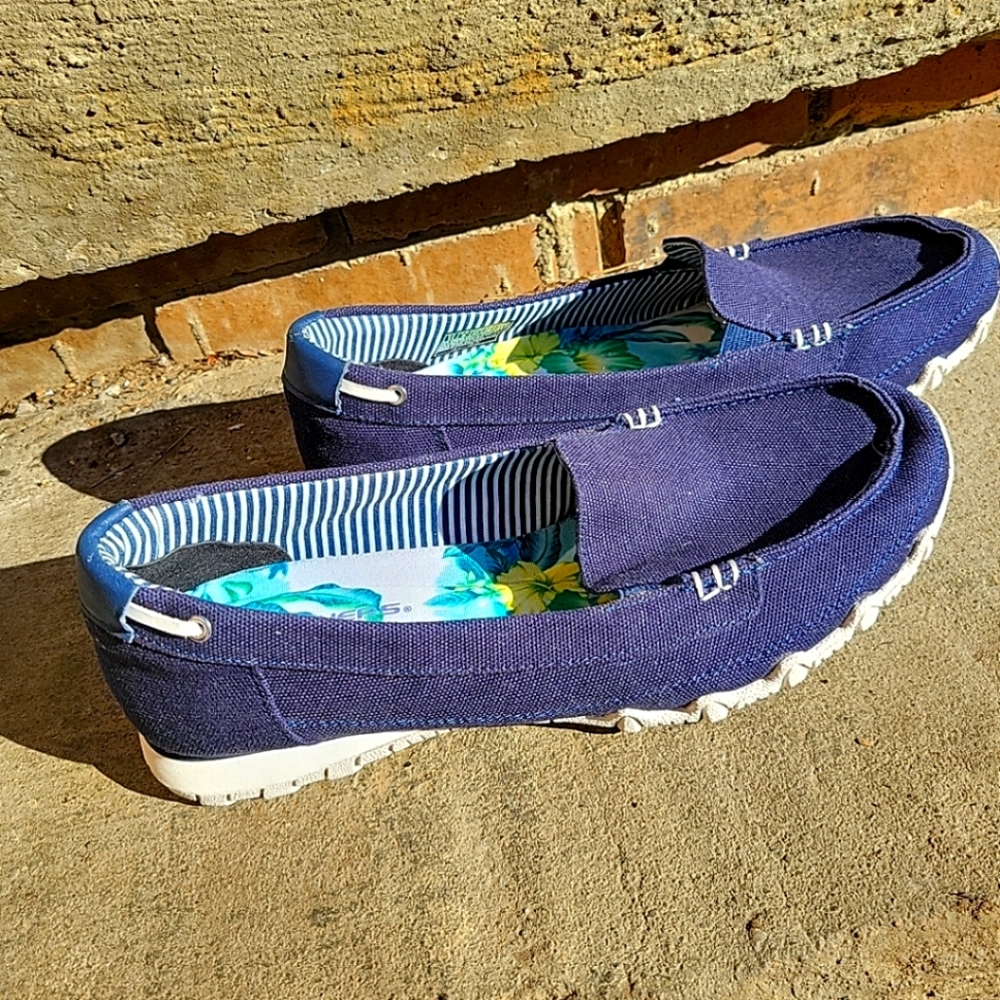Sketchers Women Slip-on Relaxed Fit® Memory Foam Walking Shoes Sneakers Size 11